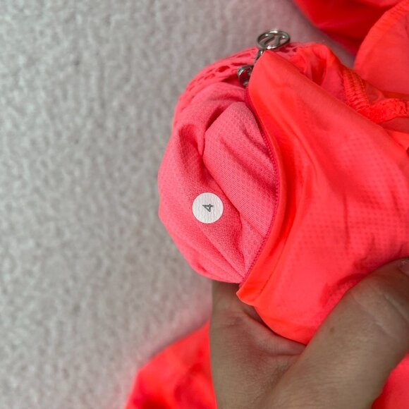 Lululemon Run: Wild Jacket size 4 - Picture 9 of 11